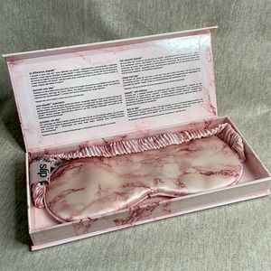 New w/ box. Slip pure silk eye mask in marble pink